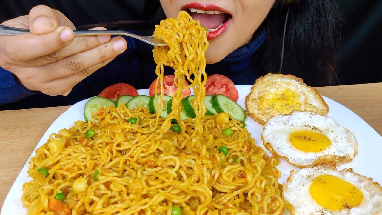 ASMR:MAGGI MASALA NOODLES STREET STYLE RECIPE*EATING MAGGI NOODLES* FOOD VIDEOS
