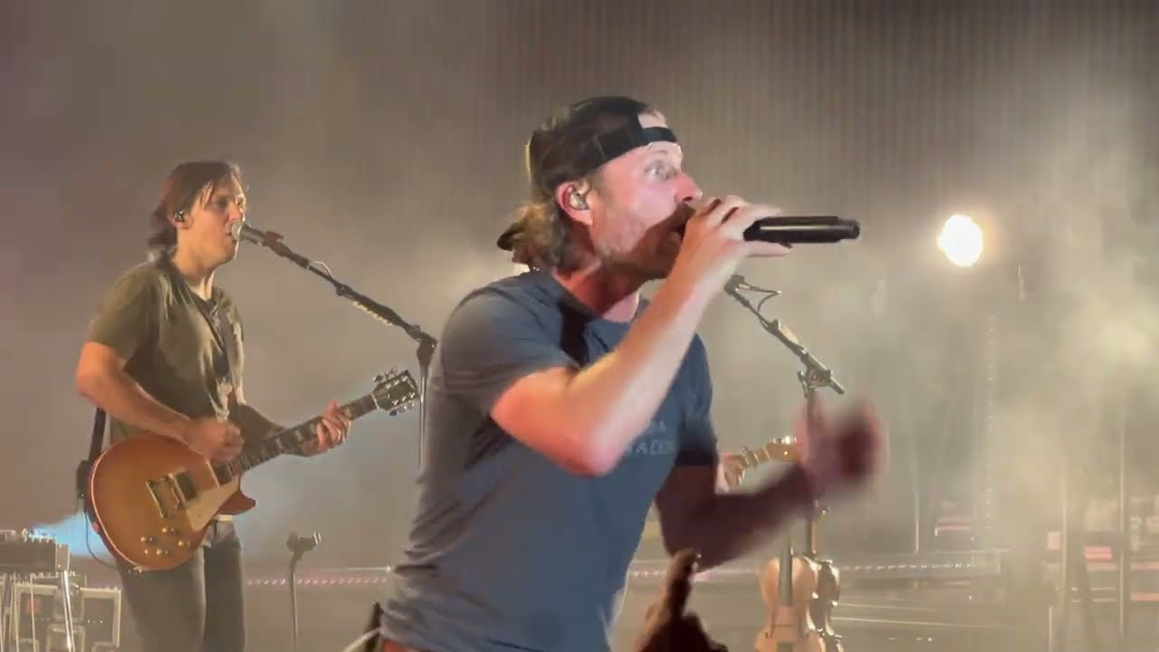 Dierks Bentley performing 
