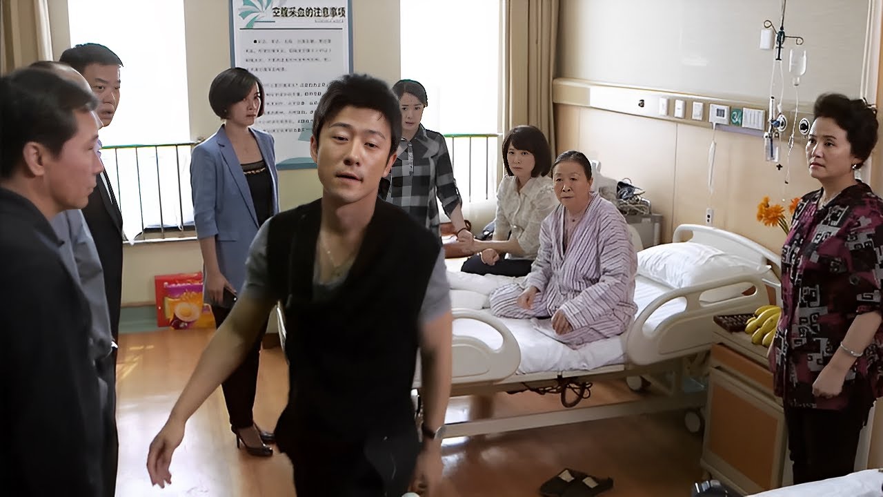 穷记者遭领导痛批，不料下秒女友带来好消息，回来直接成总编