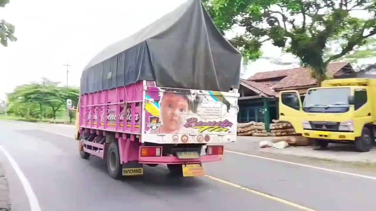 KUMPULAN TRUCK OLENG MBOIS...!!!? JAM SIANG KITA PANTAU DI TEPI JALAN 👍😎👍😎