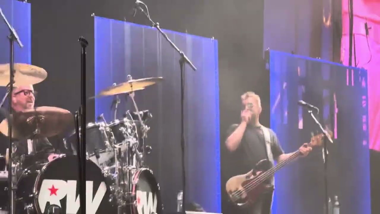 Robbie Williams - Introduce The Band