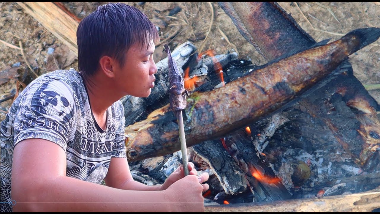 survival skills | catch and grill fish in place - primitive life | survival skills. HT