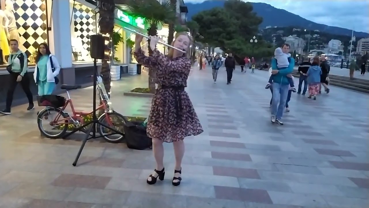 Ялта и я мы сливаемся в экстазе! В летнем платье для съёмок. Звучит и выглядит очень нежно #enjoy