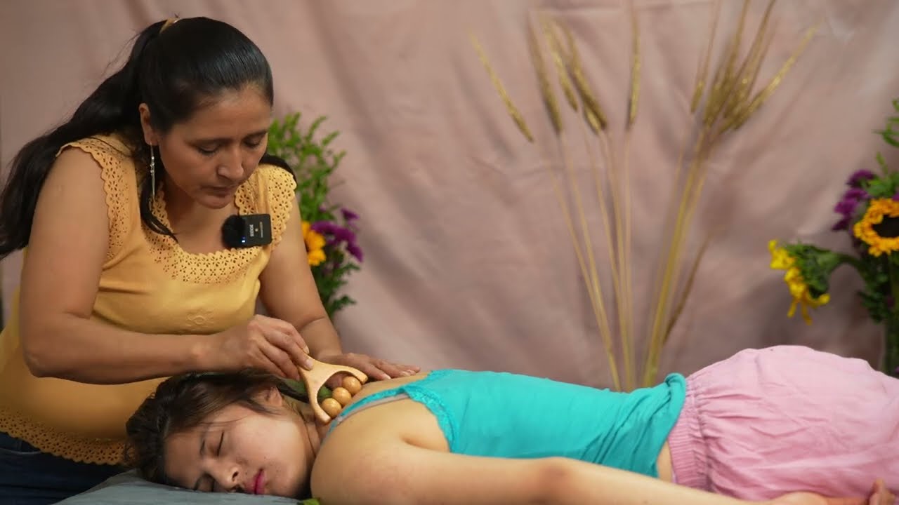 Masaje ASMR de cuerpo completo con Doña Esperanza: susurros, relajación, cosquillas y hormigueo 😴