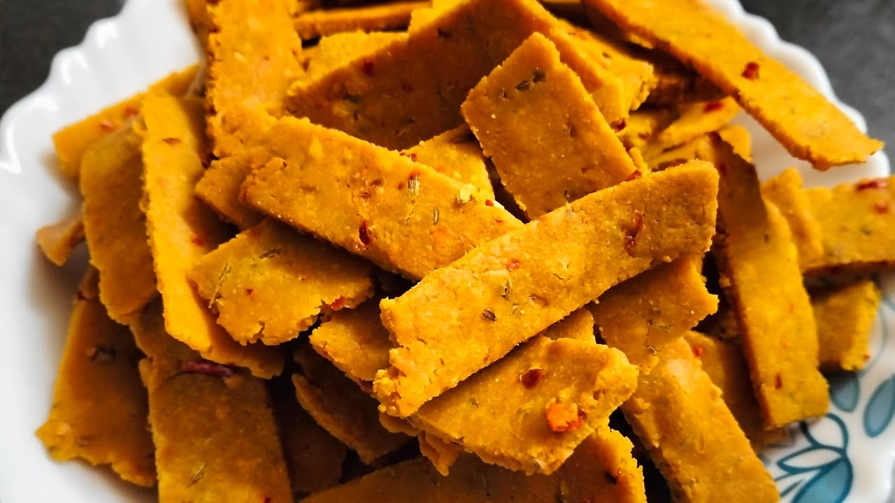 Masaledar Namak Pare | Gram Flour Masala Namak Pare Recipe | बेसन के मसालेदार नमक पारे |
