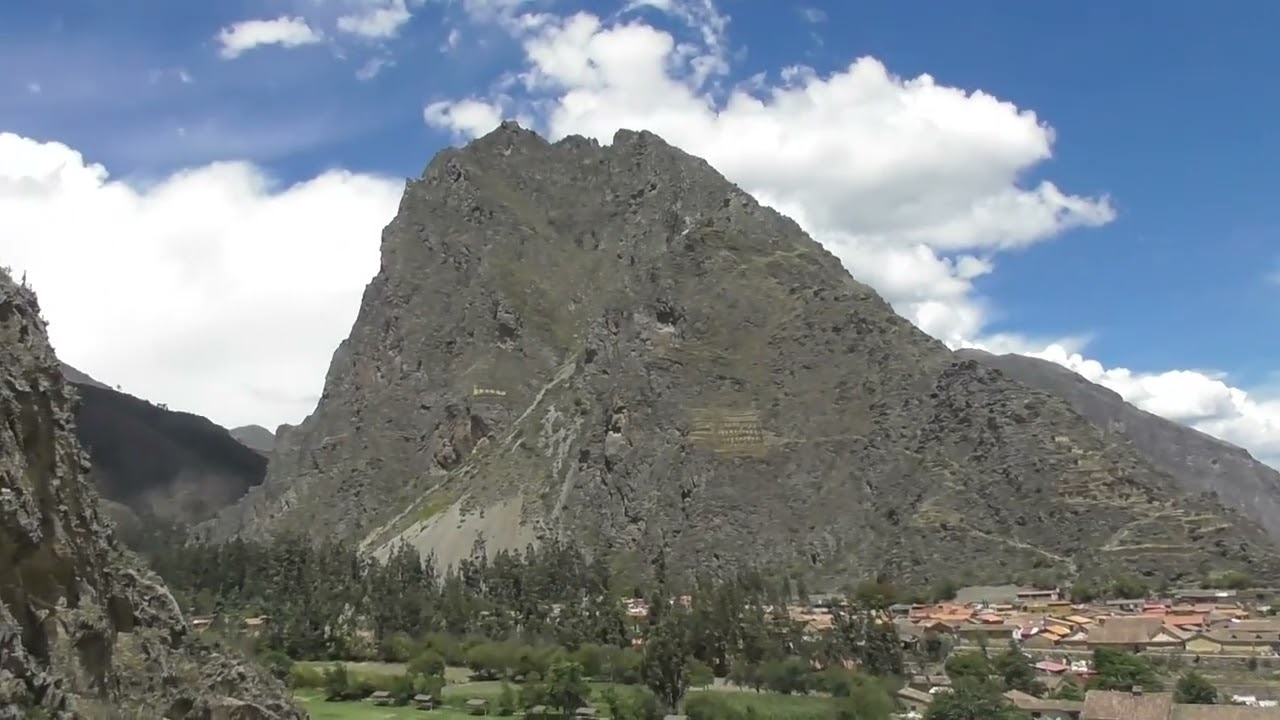 OLLANTAYTAMBO CUSCO PERU ROSTRO DEL INCA DE PERFIL EN EL CERRO