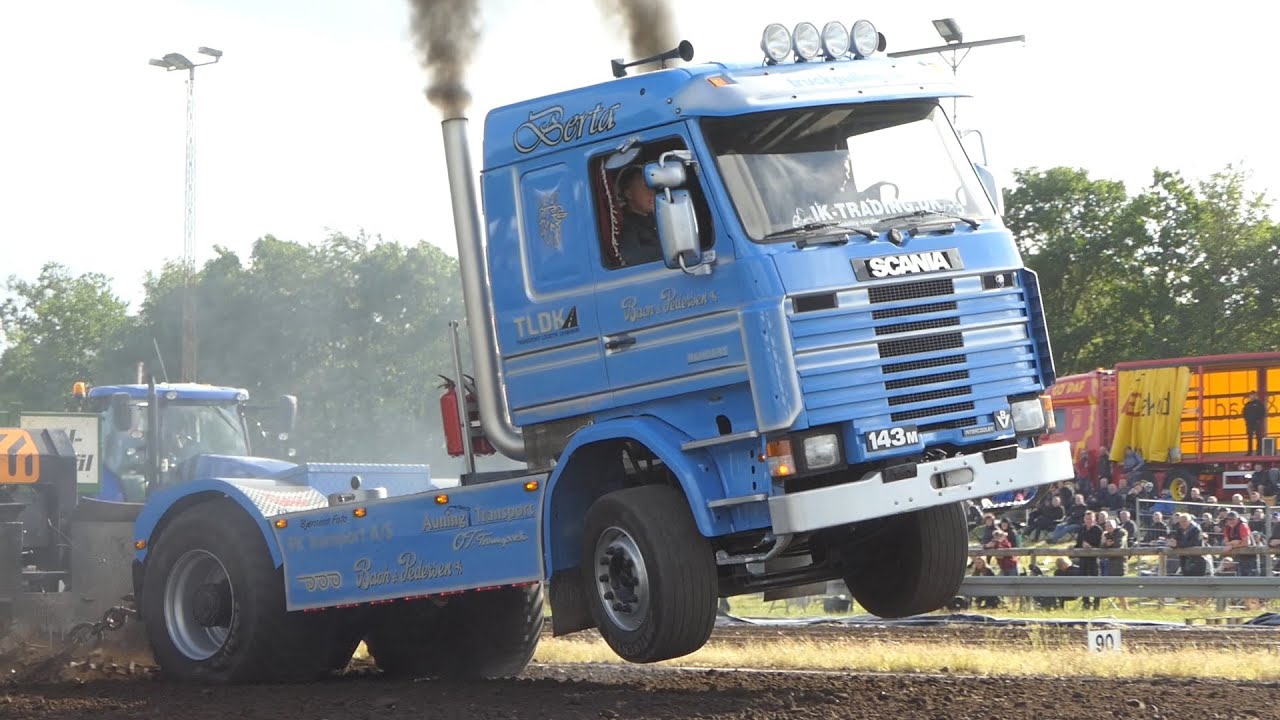 Berta & Wilma - Truck Pulling at 1. DM 2021 at Brande Pulling Arena | Scania 142M and 143M V8