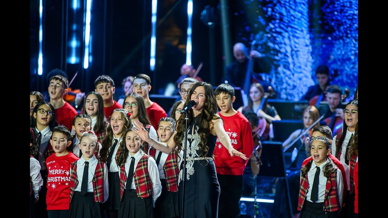 Medley Winter Wonderland, The Christmas Song, If You Believe - Joss Stone & coro Le Dolci Note