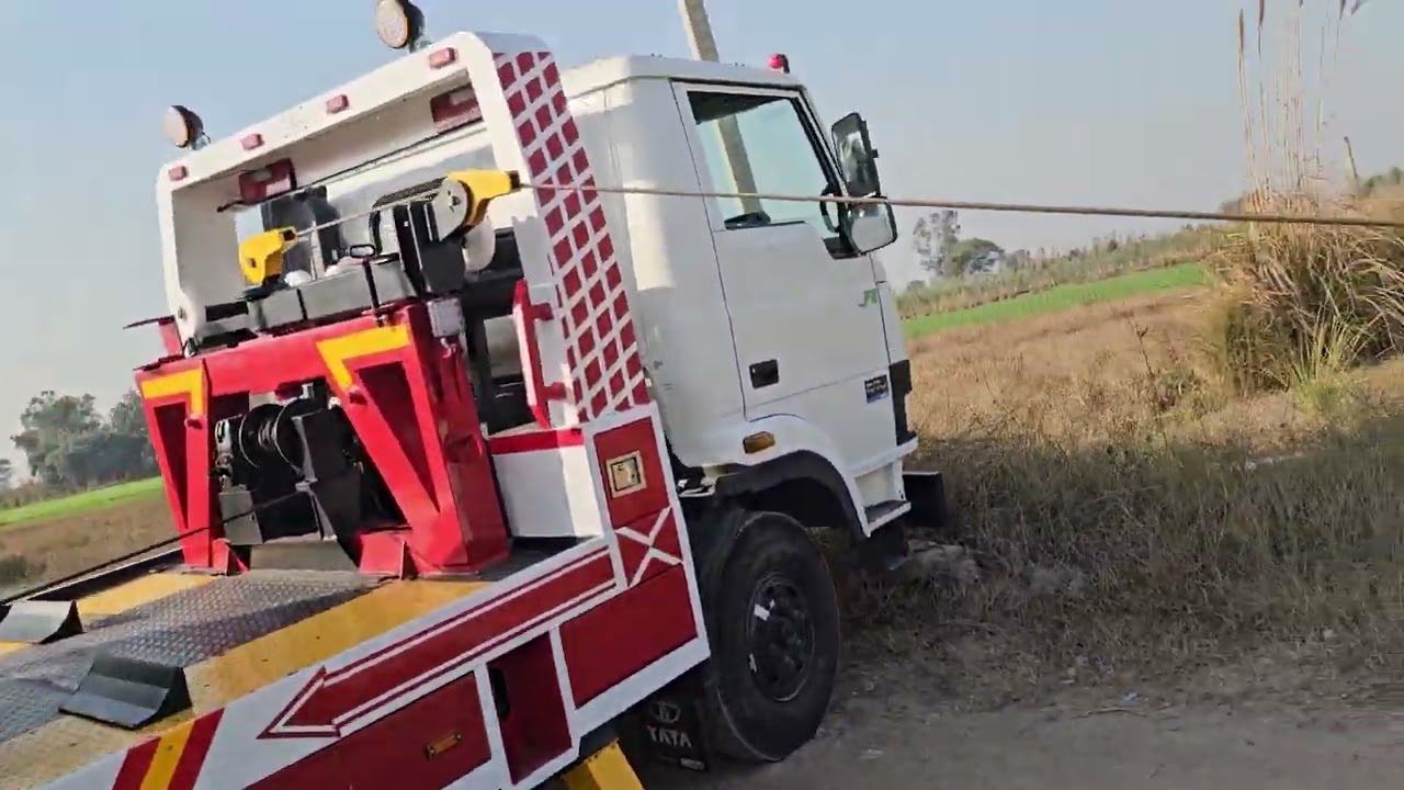 Lifting and pulling safe car tow flatbed new model manufacture by Kamal crane ambala 93555 27399