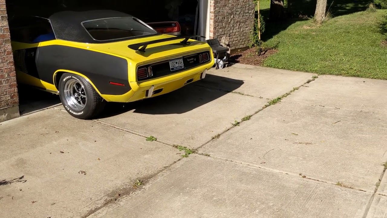 1971 Cuda 340 4sp. Shaker, billboard, rubber bumpers, curious yellow.