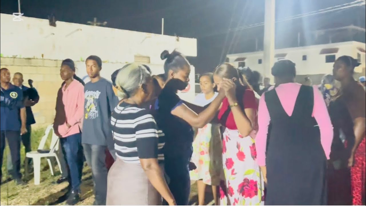 Culto al aire libre, una alma para Cristo. 
