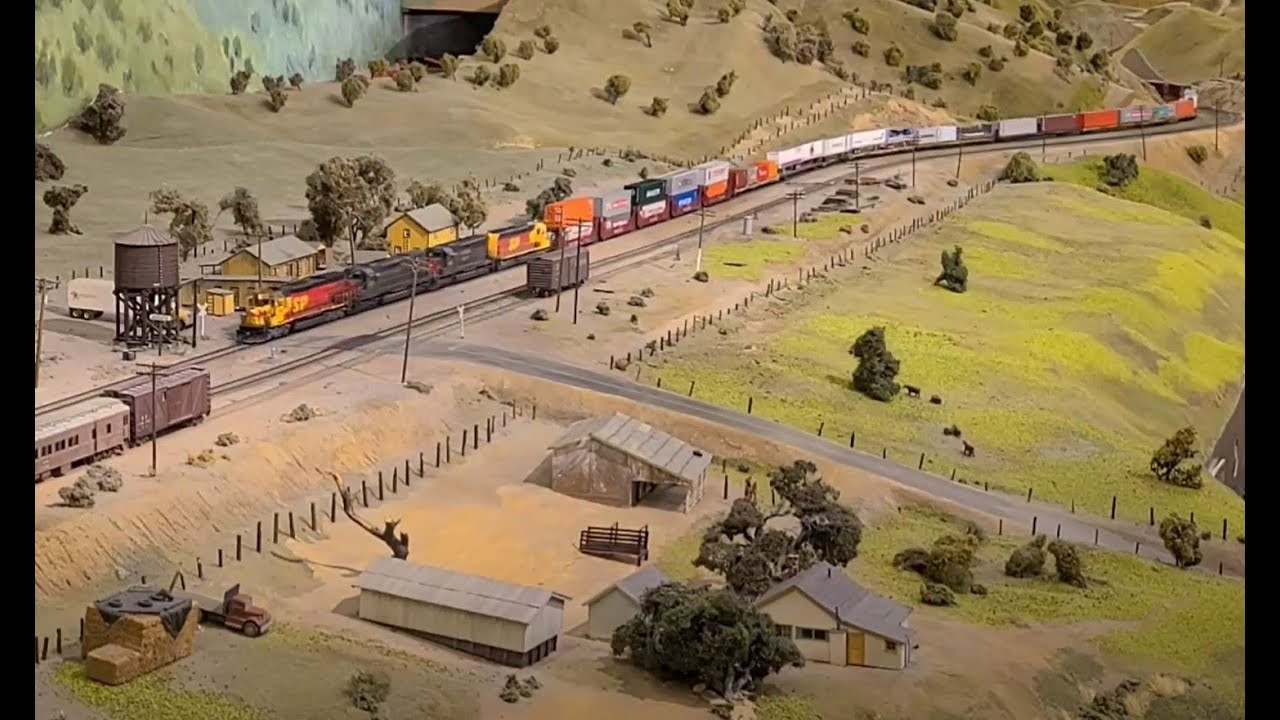 Southern Pacific OANOT (Oakland - New Orleans Trailers) - La Mesa Model Railroad Club