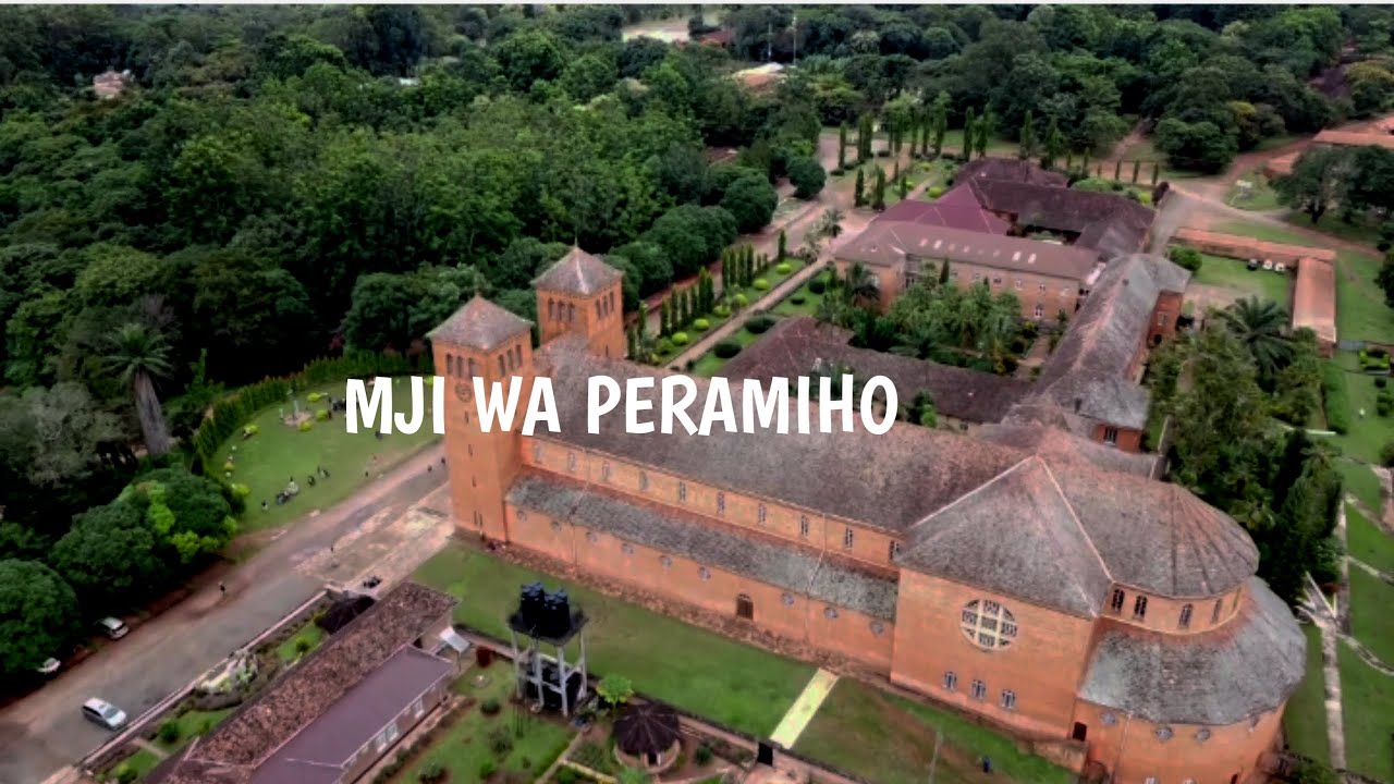 MJI WA PERAMIHO,WENYE KANISA LENYE  SAA ISIYOZIMIKA TANGU 1946.