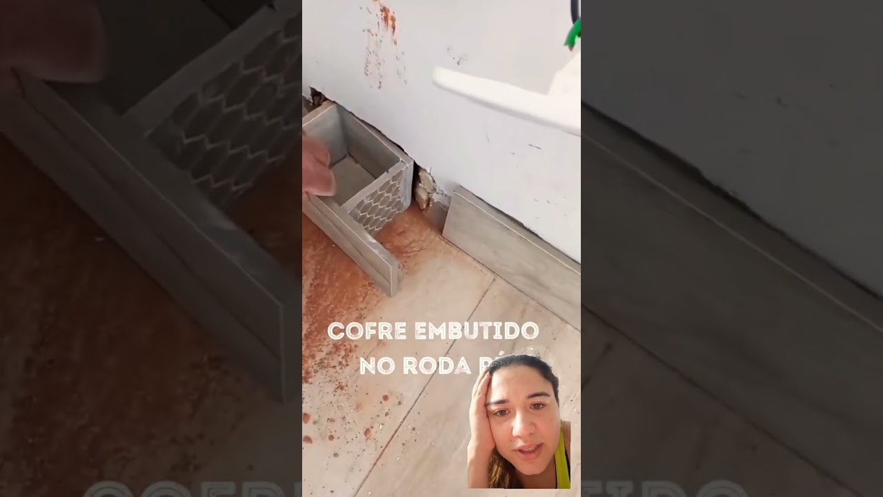 cofre embutido no rodap&eacute; #arquitetura #decora&ccedil;&atilde;o #humor #marcenaria #marcenariasobmedida #meme