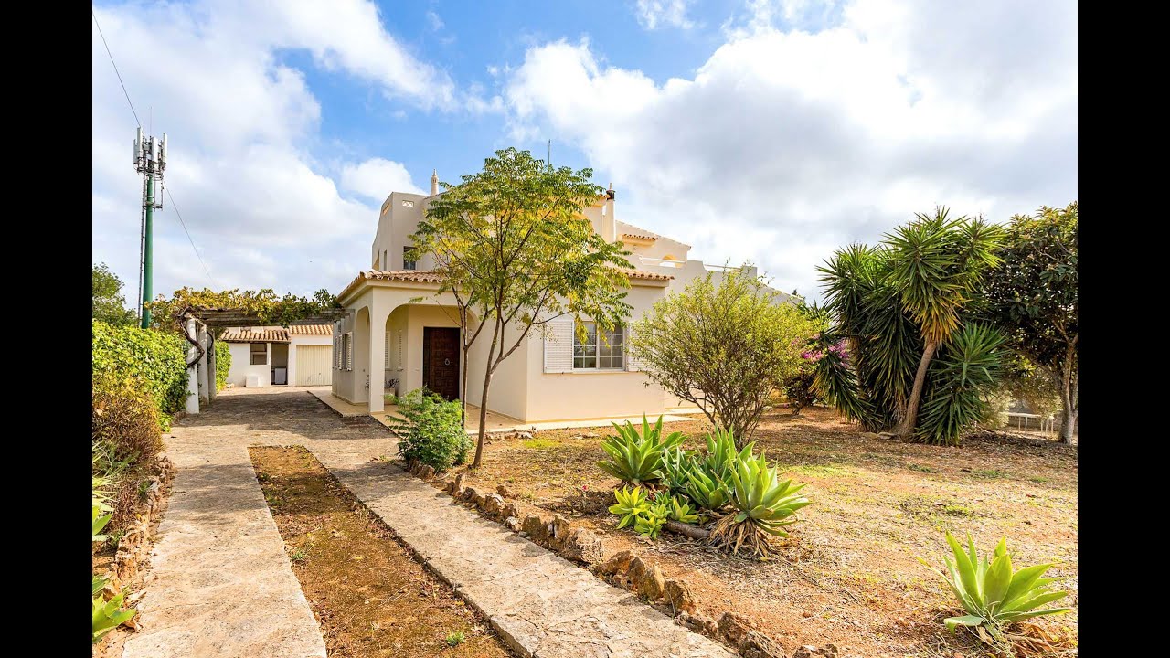 ID: W-047834 Traditional Villa with Sea Views and a Large Plot in Vale Formoso, Algarve