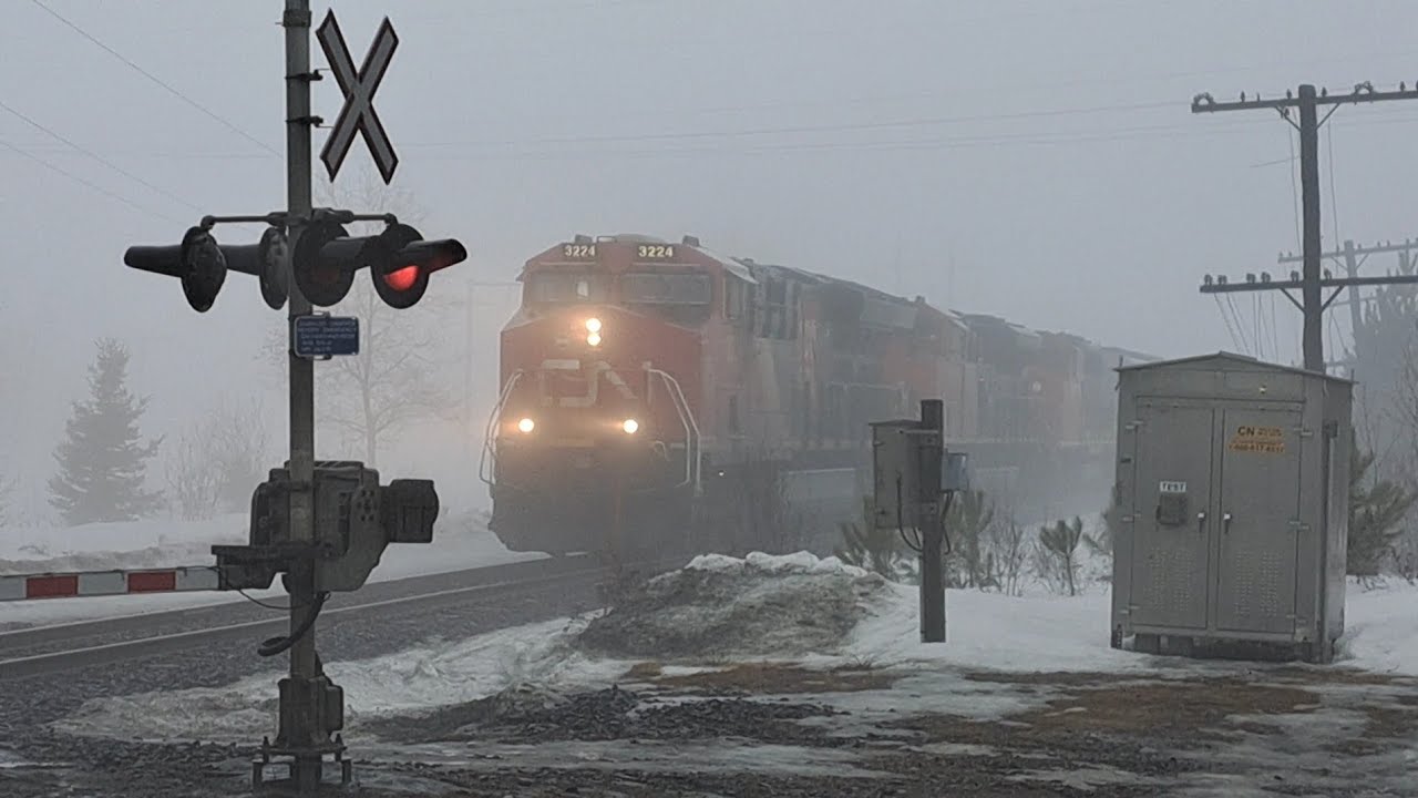 CN ET44AC 3224 w/ GP40-2LW leads mixed freight train 314 in near zero visibility