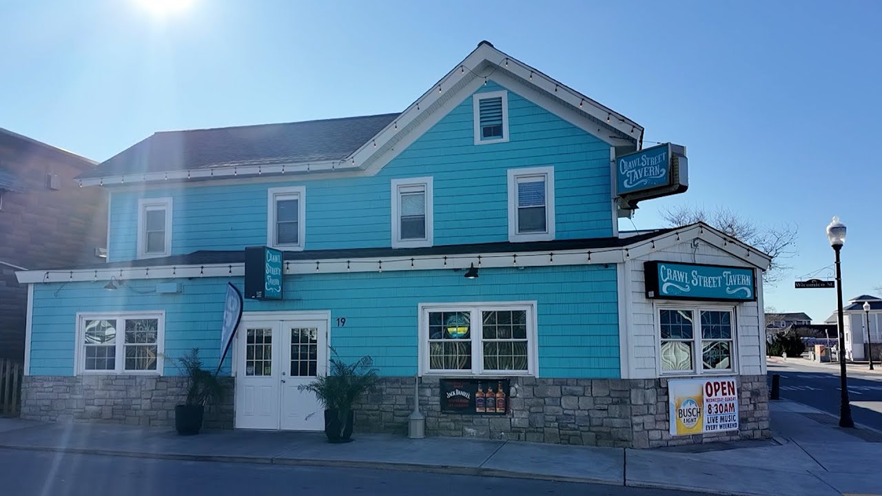Kendall Stops By the Iconic Crawl Street Tavern for a Taste of Local Flavor