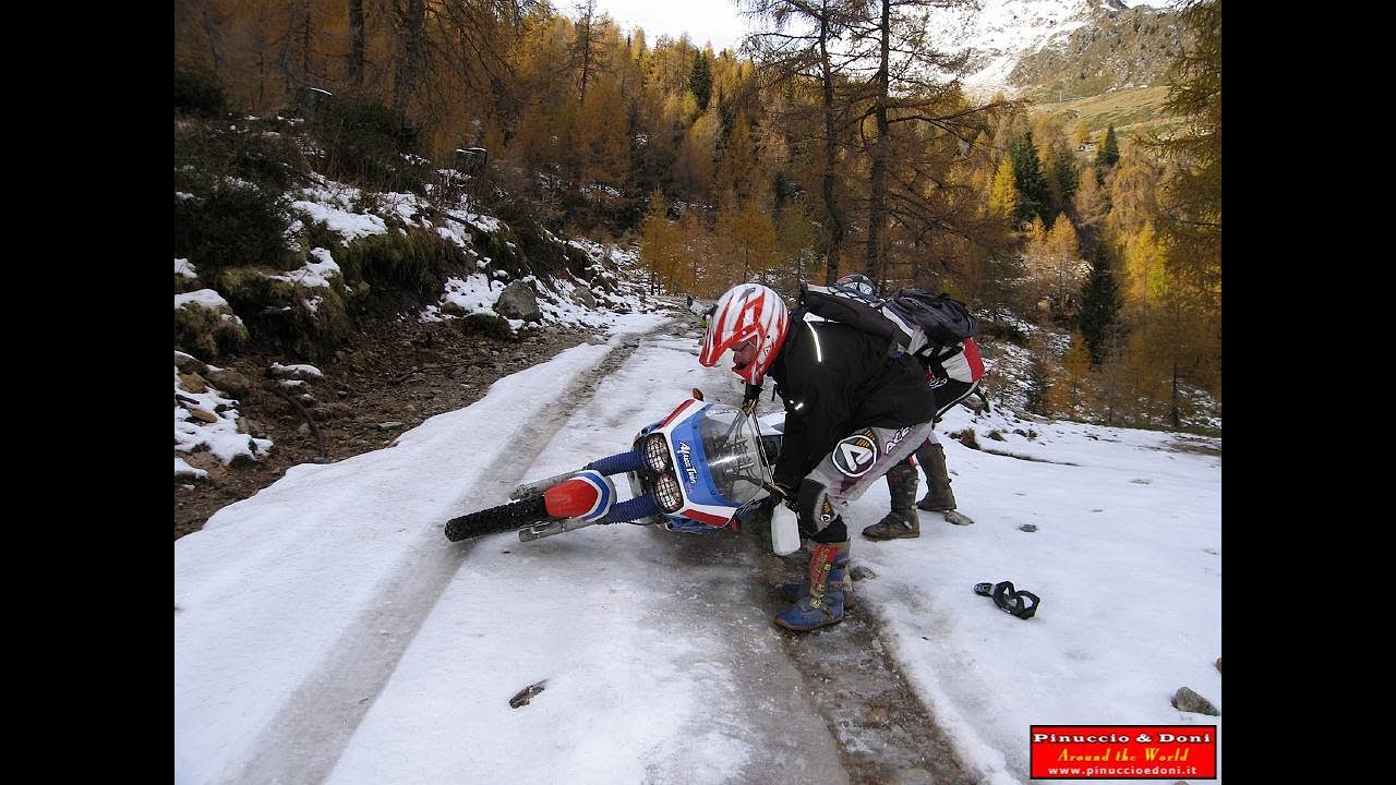 Motoalpinismo con ghiaccio al Passo Dordona (Honda Africa Twin crash con GoPro)