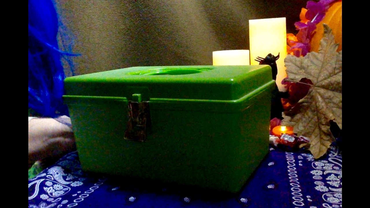 ASMR, What's Inside,  OLD Sewing Box, 1970's, 1960's, Pictures, Halloween, Kmart, Buttons, Beads etc