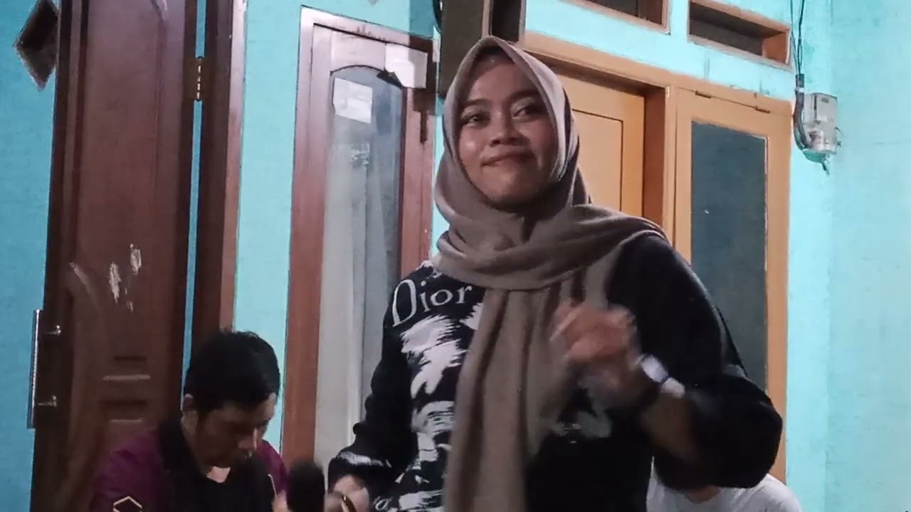 Judul lagu sesal acara latihan
