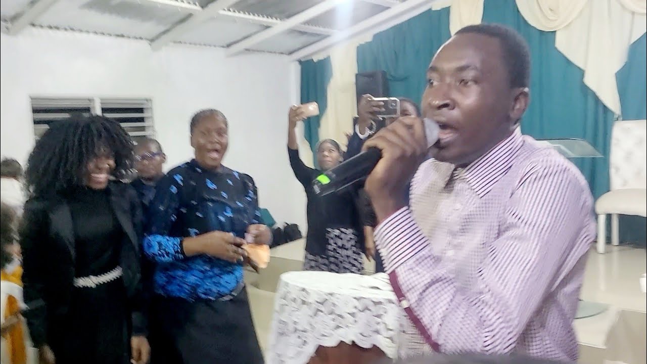 Adorador Bolívar perez // A canaan  ✅️ Coro pentecostal 🔥 🚒 🔥