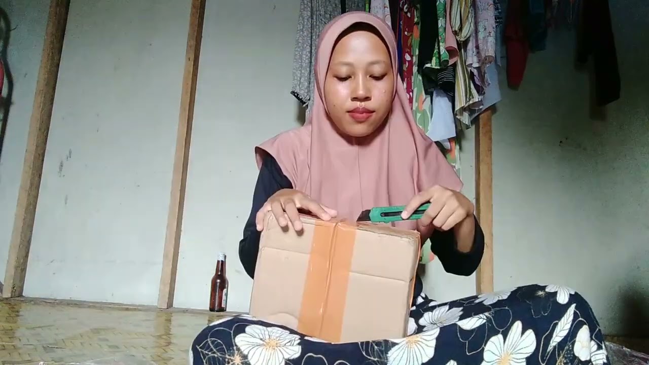 PERGI AMBIL KUE TERUS UNBOXING PAKETAN