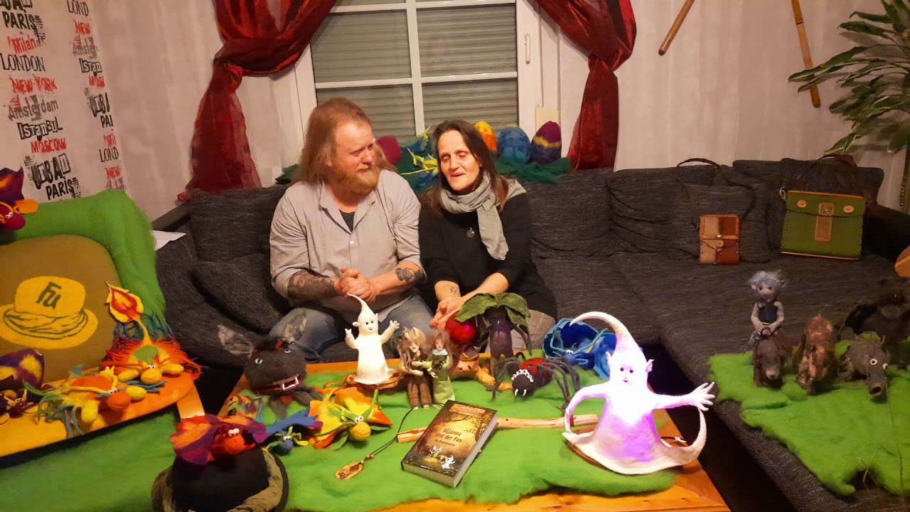 Frau Fr&ouml;hlich und Herr Ulmann Presentieren ihr erstes Buch.
