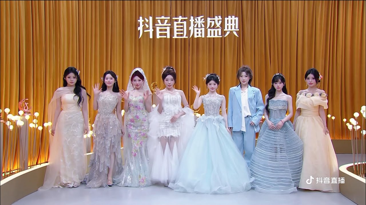 SK月亮湖217走紅毯 #sk月亮湖217 #舟舟 #楓葉 #辣辣 #小圓 #小桃汁 #小籃子 #菠蘿冰  #抖音 #douyin #紅毯 #走秀 #douyin #簽名 