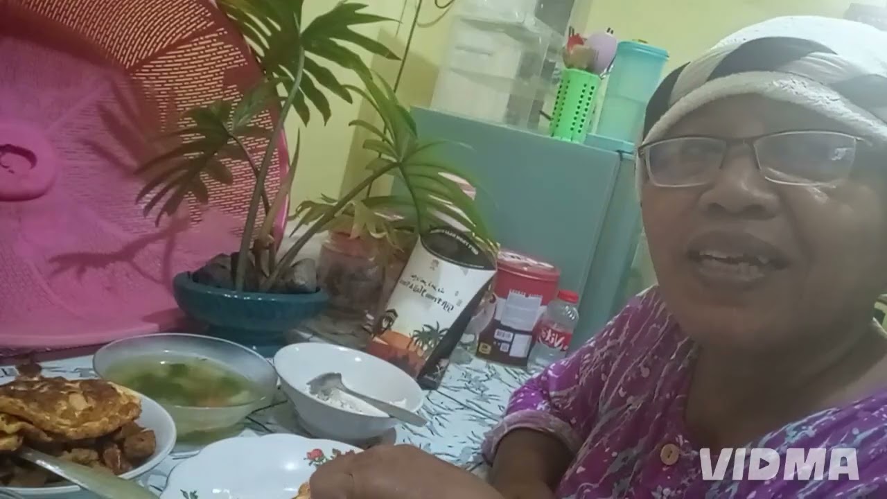 Yangti masak sarapan kering tempedadar telur pedes enak pooll