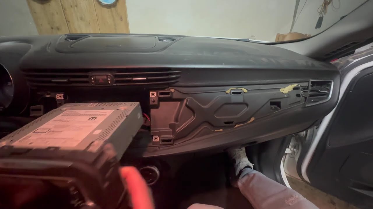 Smontaggio autoradio uConnect ALFA ROMEO GIULIETTA