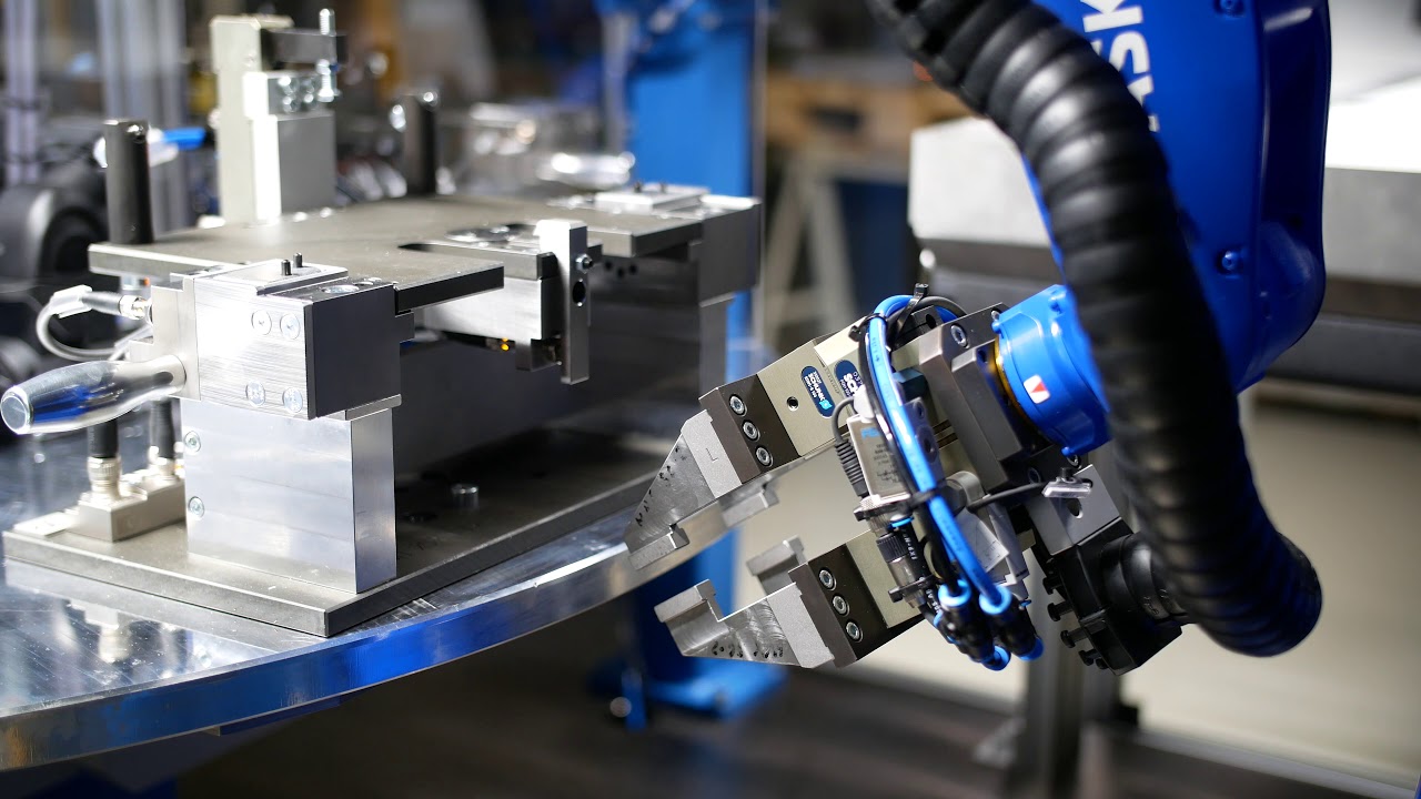 Automation Pressen / Nieten mit Rundschalttisch und YASKAWA Roboterhandling von KLEINIG engineering