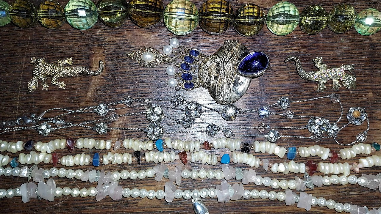 Jewelry and Yammerin' 903