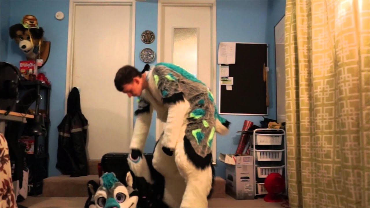 BitKat Fursuit - Suiting Up!