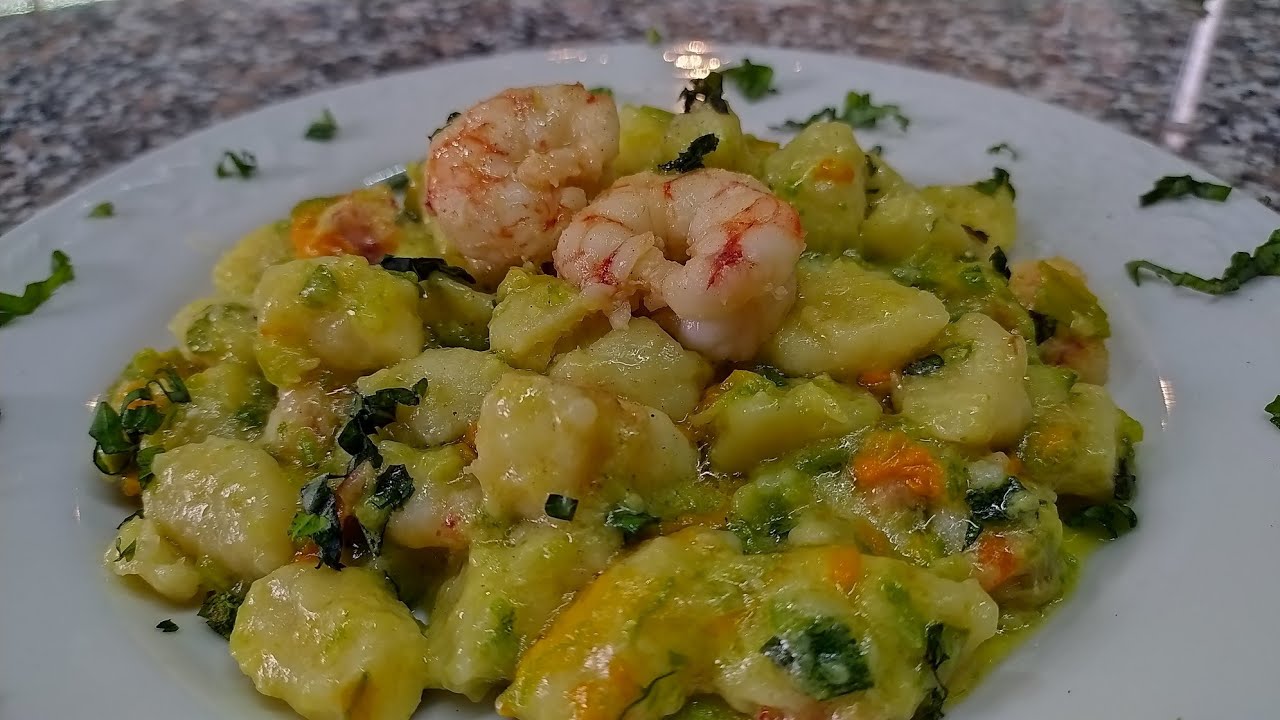 Gnocchi gamberi e fiori di zucca