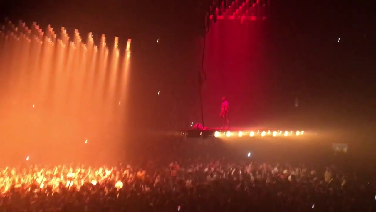 Kanye West - Heartless (Live) Toronto August 31, 2016
