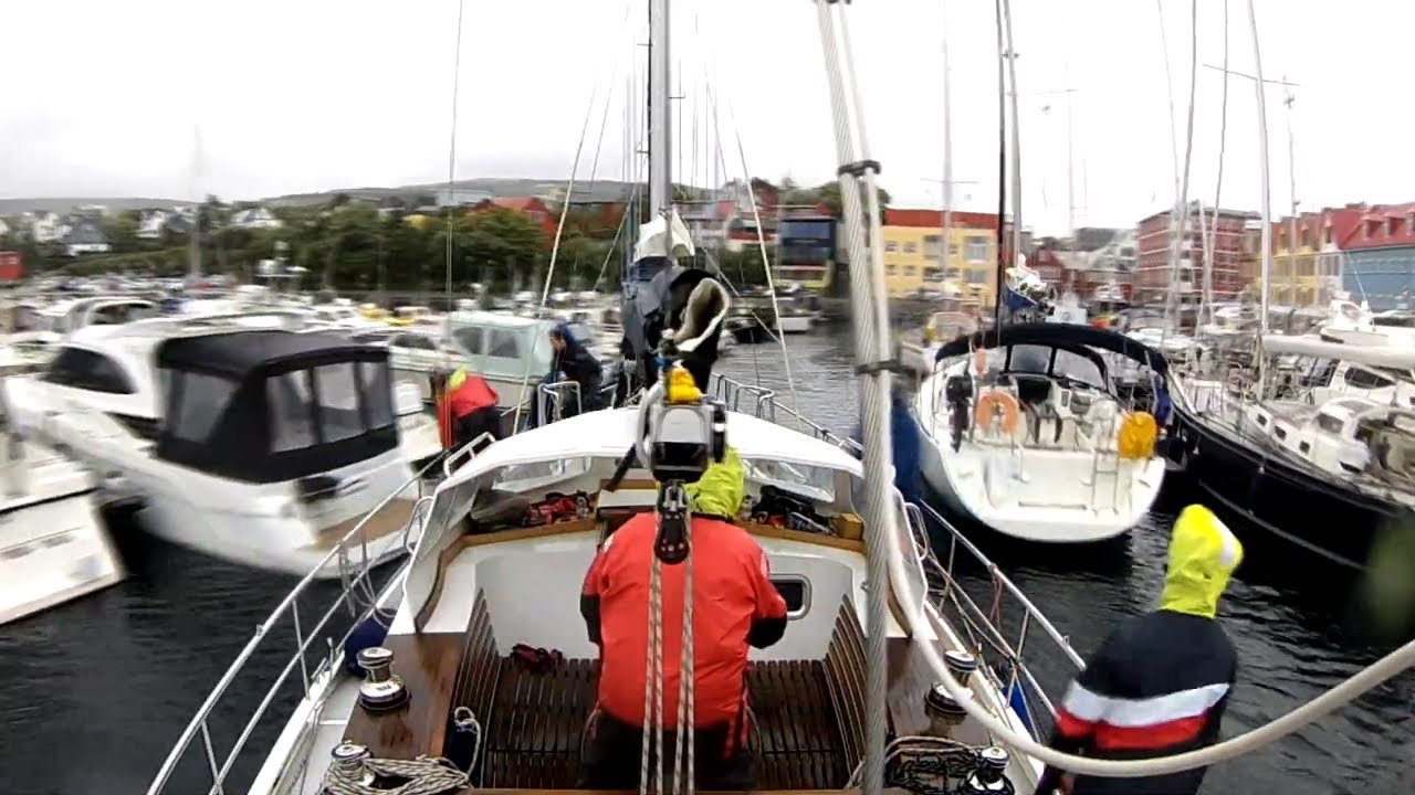 Manewry portowe na silniku Thorshavn Wyspy Owcze [timelapse]