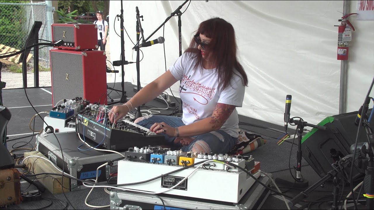 Lisa Bella Donna at EarthQuaker Day 2018