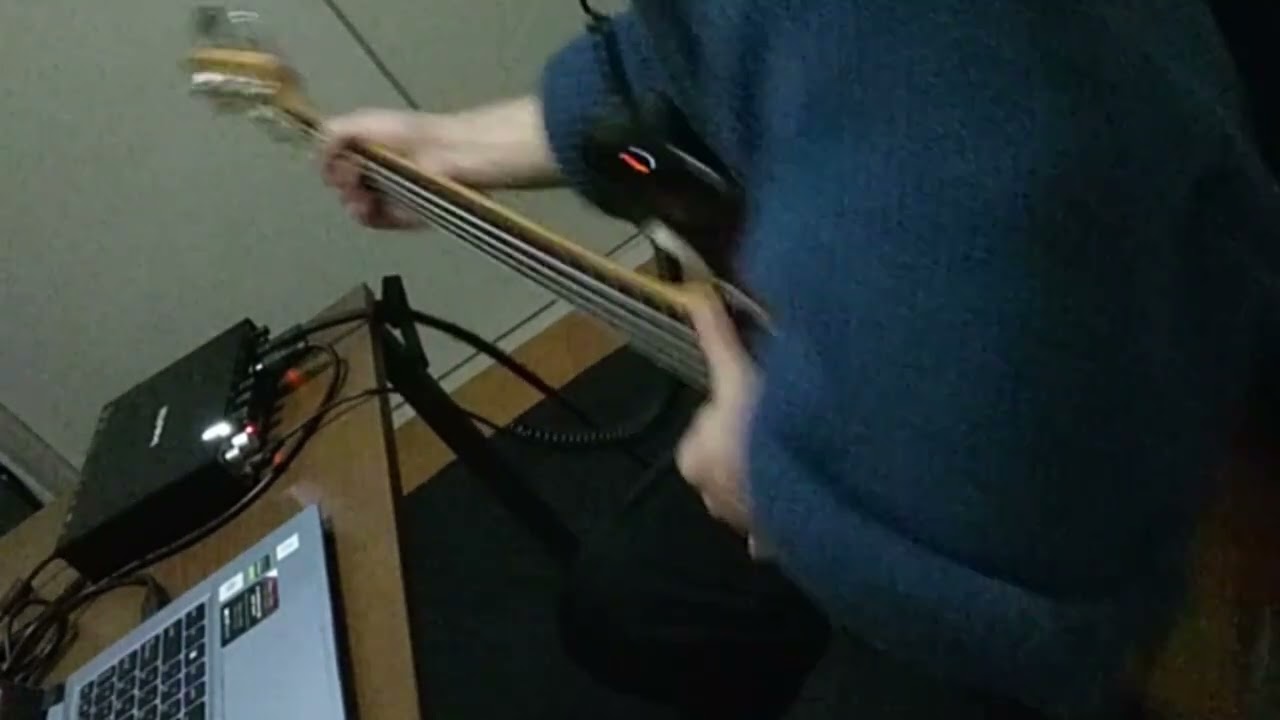 季節は次々死んでいく　amazarashi　ベース弾いてみた