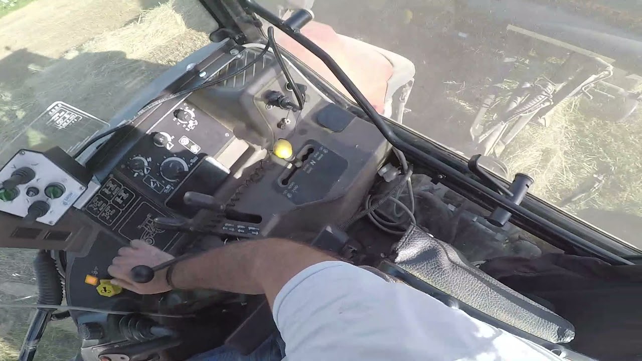 CAB VIEW. PRESSING THE HAY 2K21. NEW HOLLAND M160 + GALLIGNANI V6 FARMER GOLD. (D'AGOSTINO).