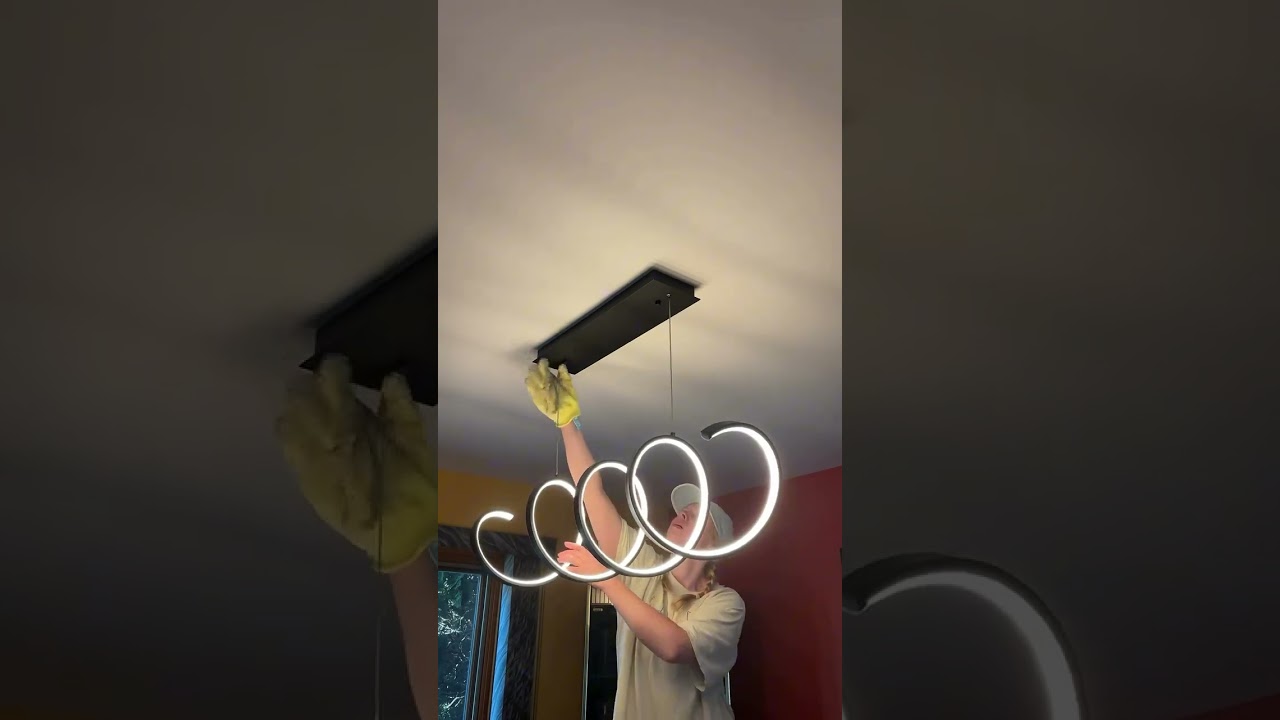 E Cloth&rsquo;s Dusting Glove is perfect for all the unique lighting that makes your house a home 🥰🏡