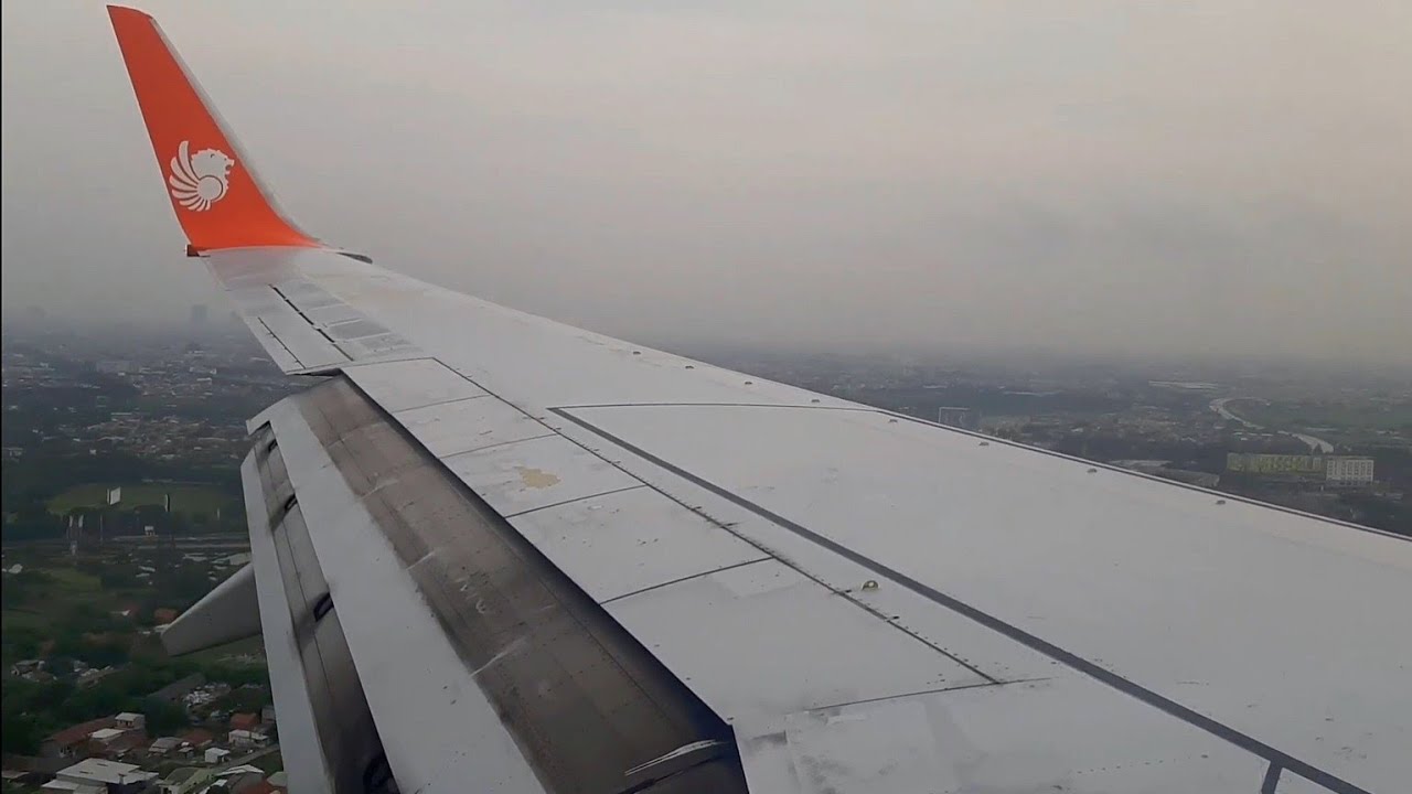 Lion air Boeing 737-800NG PK-LKJ dusk Landing & taxi to gate at Soekarno Hatta airport Jakarta (CGK)