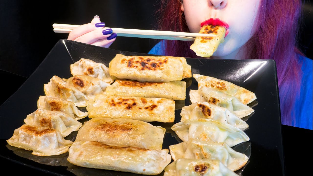 ASMR: Super Crispy Fried Dumplings | Korean Gunmandu 군만두 🥟 ~ Relaxing Eating [V] 😻