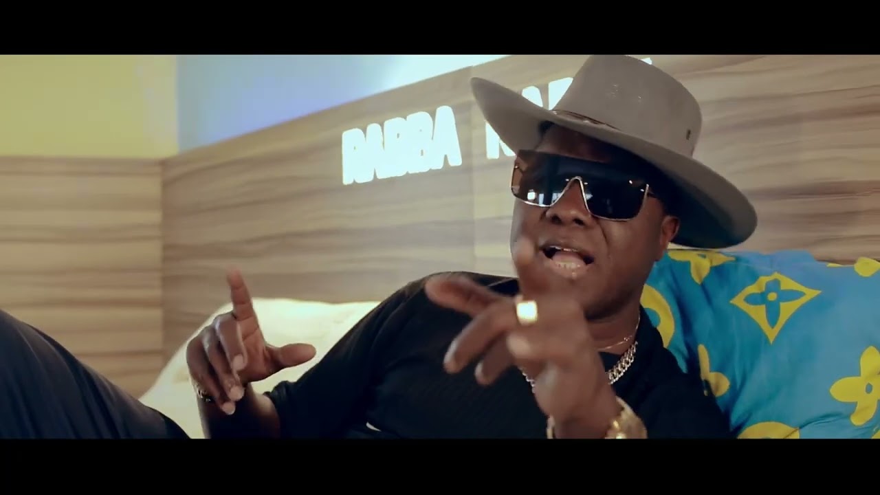 PETIT PAYS   hommage  à MANU DIBANGO   VIDEO OFFICIELLE 1