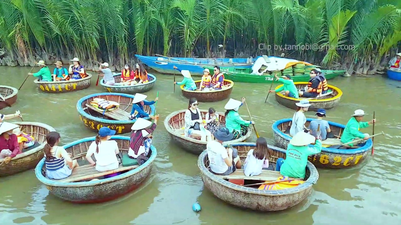 Đi thuyền thúng độc đáo ở Hội An