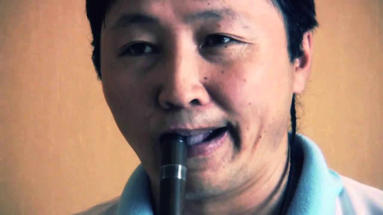 E. Baatarjav demonstrates tsuur & khoomii