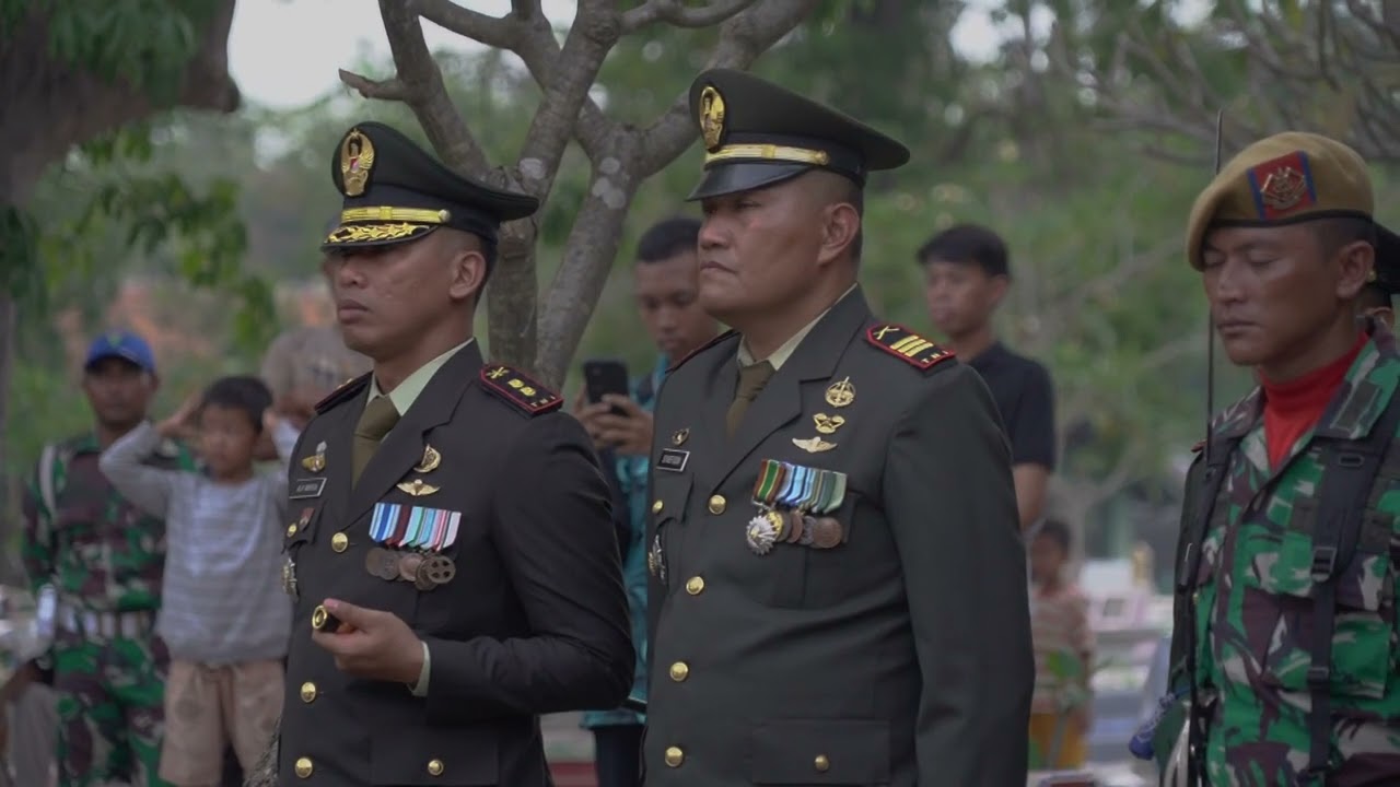Danrem 063/SGJ Kolonel Inf Bayu Sudarmanto Pimpin Upacara Pemakaman Militer Lettu Arh Imam Subhan