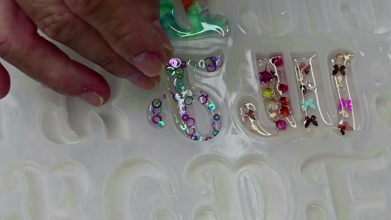 CURSO DE RESINA GRATIS Clase #4 NUBES/ FLORES Y RESINA LLAVEROS #resin #resina