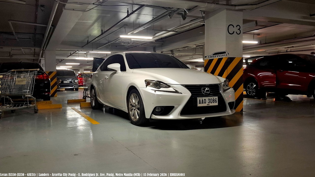 2014 Lexus IS350 (GSE31) - City Test Drive (4K)