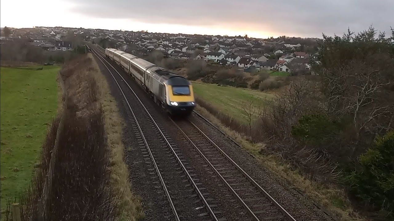 A few sunset trains in Newtonhill on 20/12/2025. Including class 158, 170, 43 and 800!!!