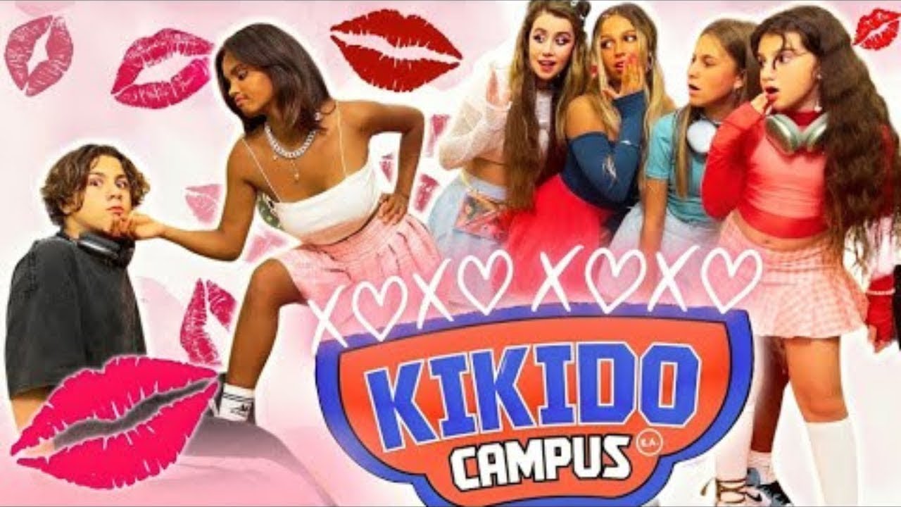A lányok a kampuszon nem csókolózhatnak? 💋 Új lány a kampuszon | KiKiDo Campus Hungarian